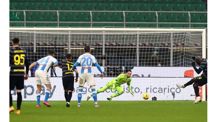 Lukaku marcó el solitario gol del Inter contra Napoli.