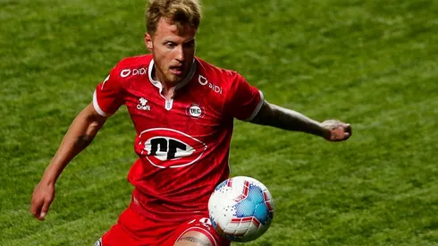 Thomás Rodríguez domina el balón