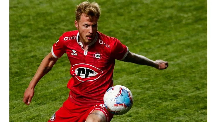 Thomás Rodríguez domina el balón