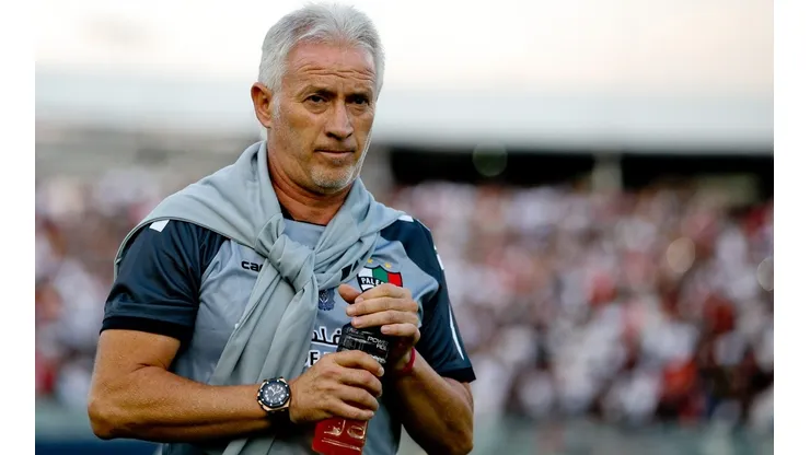 Ivo Basay dirigió la selección chilena Sub 20 y como jugador anotó ocho goles por La Roja entre 1986 y 1997