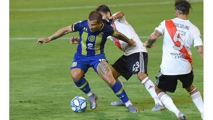 Emiliano Vecchio la rompe en su regreso a Argentina.