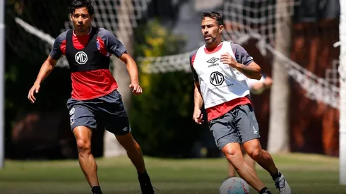 Matías y Valdivia juntos en una cancha por Colo Colo tras 14 años