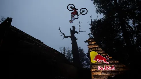 Pedro Burns brilló en el momento exacto del eclipse solar en la Región de la Araucanía.