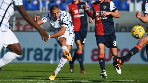 Alexis salió con molestias ante Cagliari