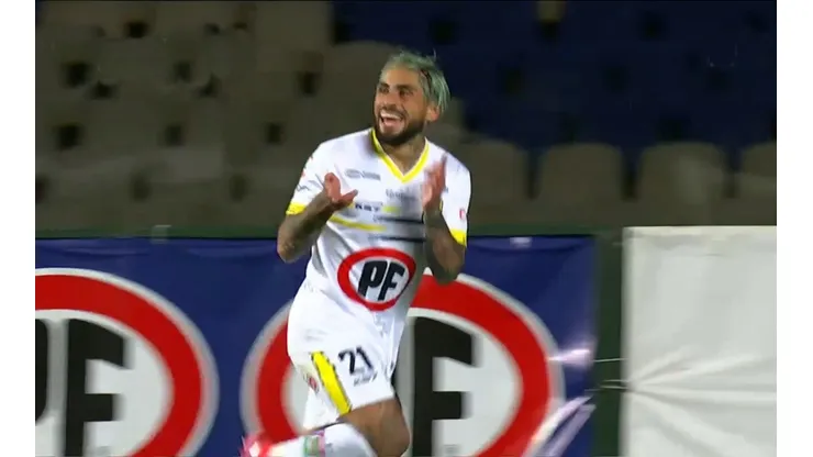 Bryan Carvallo anotó el que seguramente será el mejor gol del Campeonato Nacional 2020