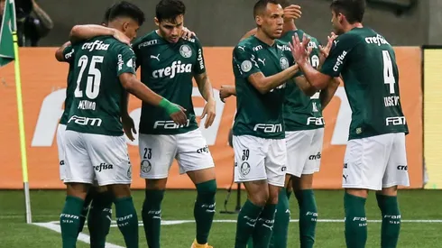 Kuscevic, con la 4 en la espalda, jugó todo el partido