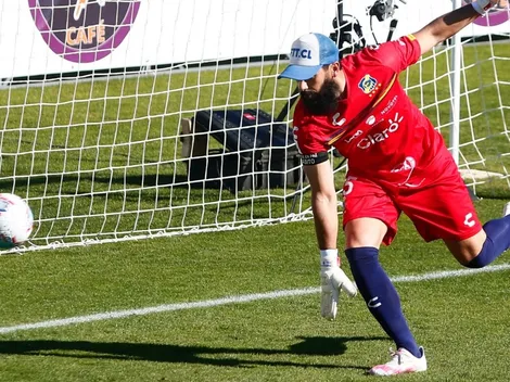 Los errores de Johnny Herrera le dan el Clásico Porteño a los Caturros