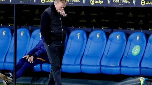 Ronald Koeman en la banca del Barcelona