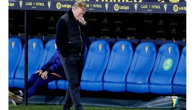 Ronald Koeman en la banca del Barcelona
