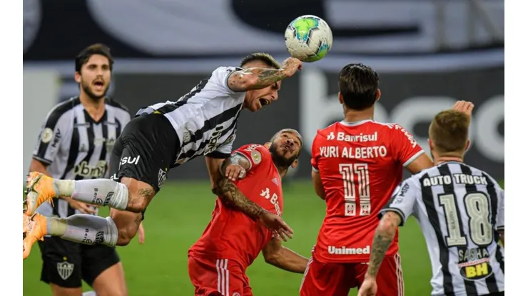 Eduardo Vargas y su equipo el Atletico Mineiro quieren seguir en la parte alta de la Tabla
