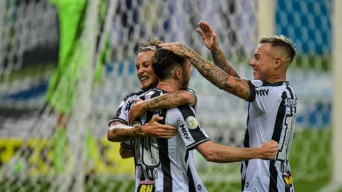 Eduardo Vargas festeja con el Atlético Mineiro. El ariete suma minutos y buenas actuaciones bajo la batuta de Jorge Sampaoli