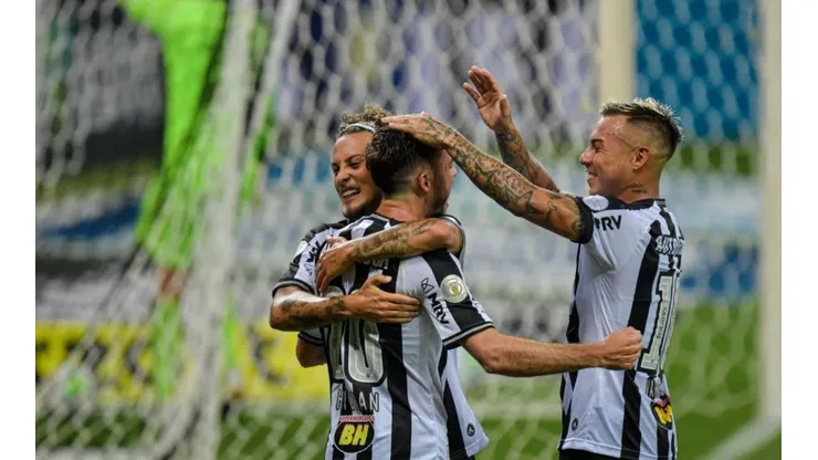 Eduardo Vargas festeja con el Atlético Mineiro. El ariete suma minutos y buenas actuaciones bajo la batuta de Jorge Sampaoli