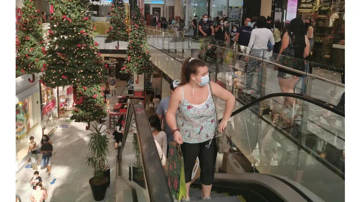 Varios malls extienden sus horarios de atención