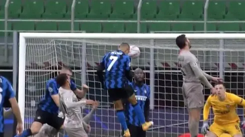 El cabezazo de Alexis y Lukaku evita el gol del Inter.