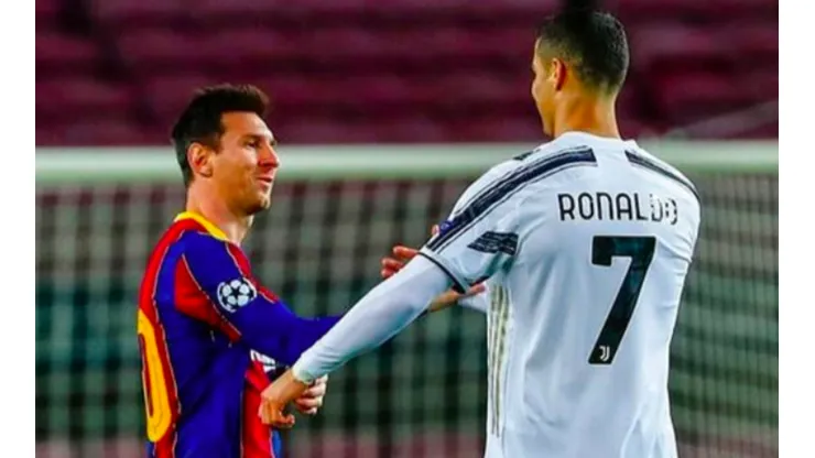 Cristiano y Messi se abrazaron con buena onda en el inicio del partido entre Barcelona y Juventus