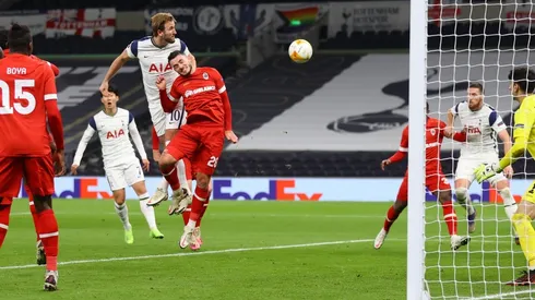 Tottenham se hizo fuerte de local y clasificó como líder del Grupo J