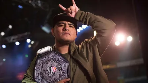 Aczino avisa que no tiene covid