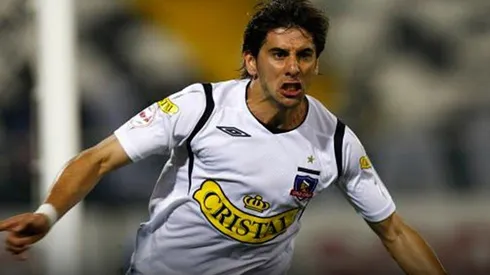 Mingo salió a trancar con la cabeza en medio del duro momento albo.