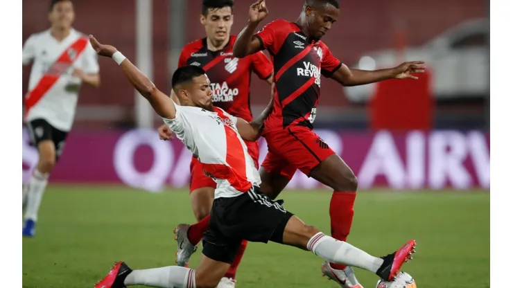 Paulo Díaz fue clave contra Atlético Paranaense. Anotó en Brasil