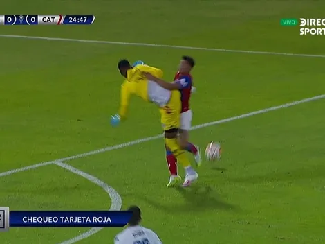 El tremendo planchazo del portero de Vélez al Gato Lezcano