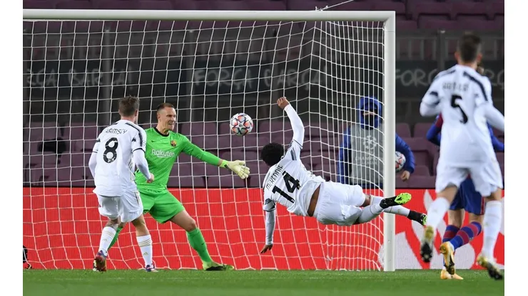 McKennie anotó un golazo ante el Barcelona