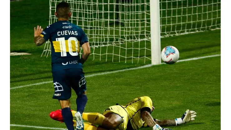Juan Cuevas fue la gran figura de Everton anotando un doblete ante Curicó Unido