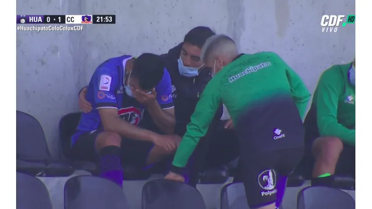 El lateral de 22 años no aguantó las lágrimas tras ser sacado de la cancha.
