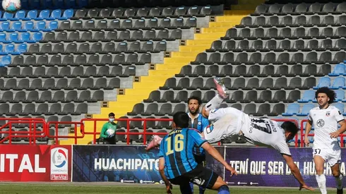 La jugada de Gabriel Suazo ante Huachipato.
