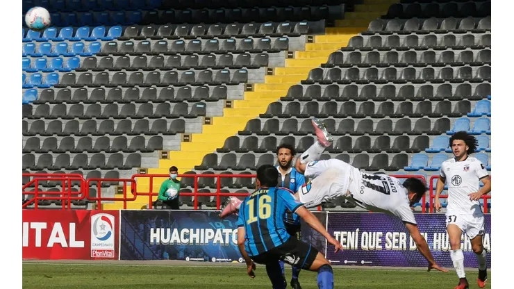 La jugada de Gabriel Suazo ante Huachipato.
