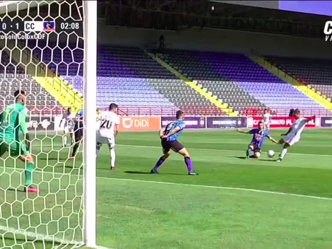 Valencia pone en ventaja a Colo Colo en solo dos minutos