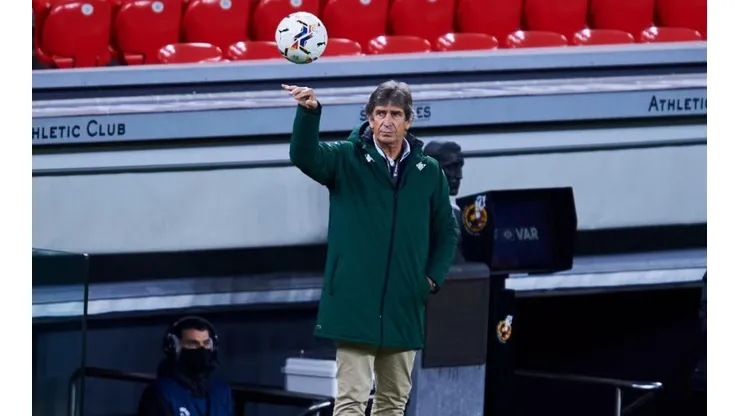 En España están cuestionando a Pellegrini por el mal rendimiento del Betis.