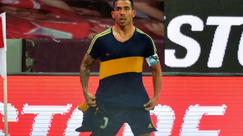 Carlos Tevez y su festejo en Copa Libertadores con la camiseta de Diego Maradona.