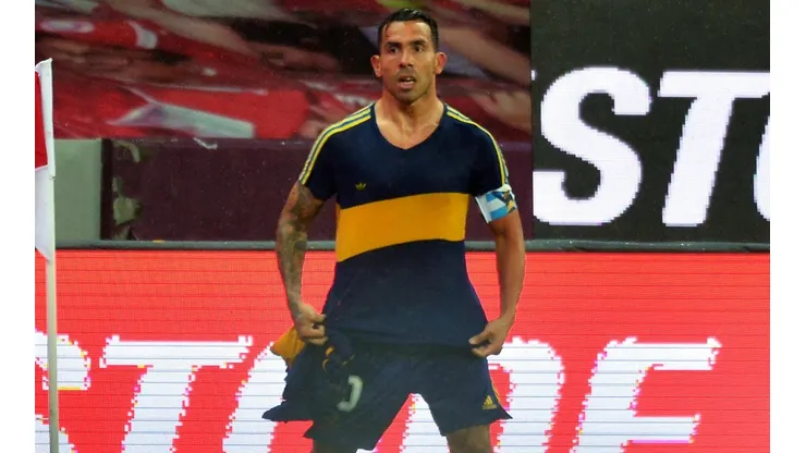 Carlos Tevez y su festejo en Copa Libertadores con la camiseta de Diego Maradona.