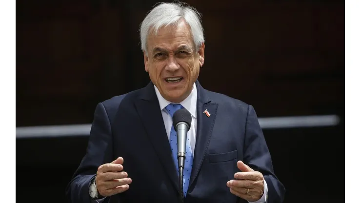 El Presidente Sebastián Piñera en medio del anuncio sobre la extensión del Estado de Catástrofe.