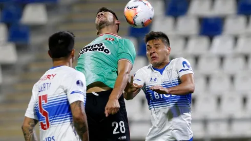 Universidad Católica lo pasó mal, pero terminó clasificando.
