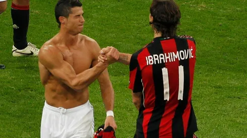 Ronaldo y Zlatan se saludan en un choque Real Madrid-Milan