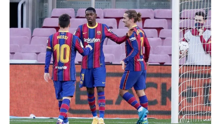 Messi vistió una camiseta de homenaje a Maradona en el último duelo del Barcelona