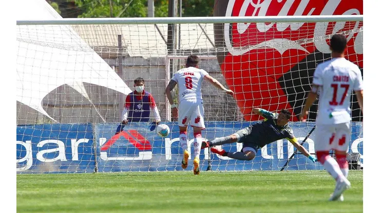 Pablo Parra sigue encendido y anotó de penal ante Audax