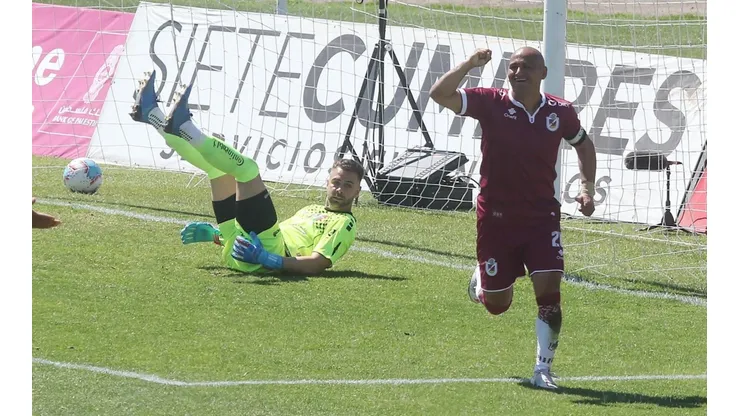 Humberto Suazo quiere seguir rompiendo récords. Chupete se ha transformado en puntal de la remontada granate