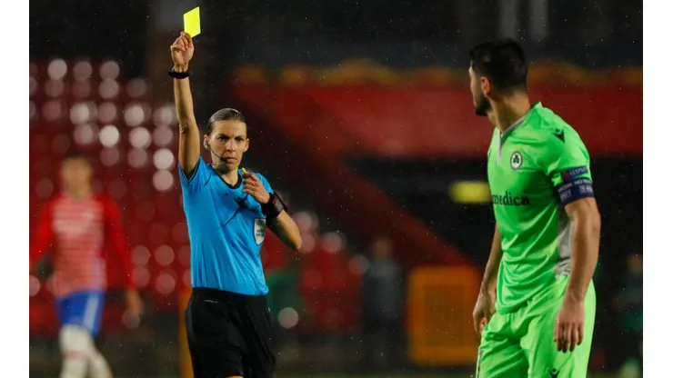 Stéphanie Frappart será la primera mujer en arbitrar la Champions League masculina.