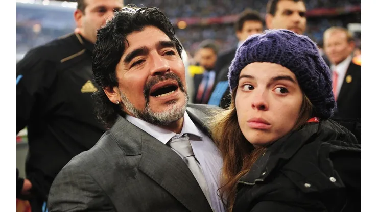 Diego Maradona junto a su hija Dalma