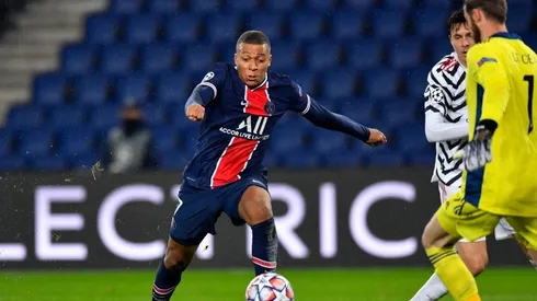 Manchester United y PSG se enfrentan en busca de cimentar la clasificación a octavos de final.