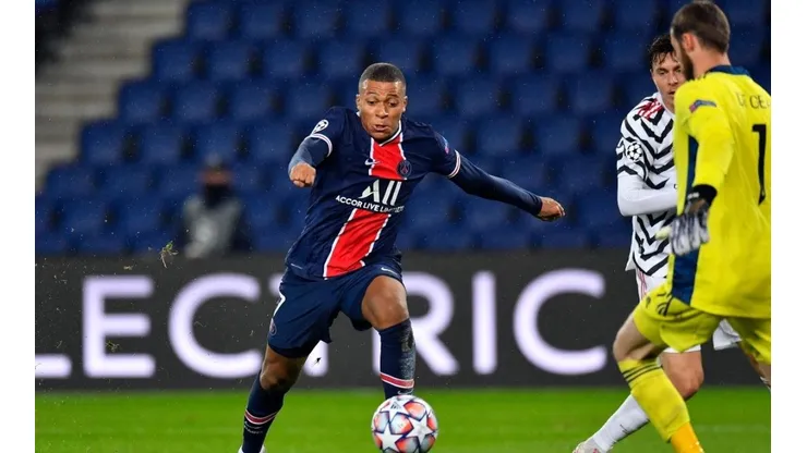 Manchester United y PSG se enfrentan en busca de cimentar la clasificación a octavos de final.