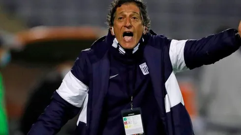 Marios Salas es culpado del descenso de Alianza Lima en Perú.