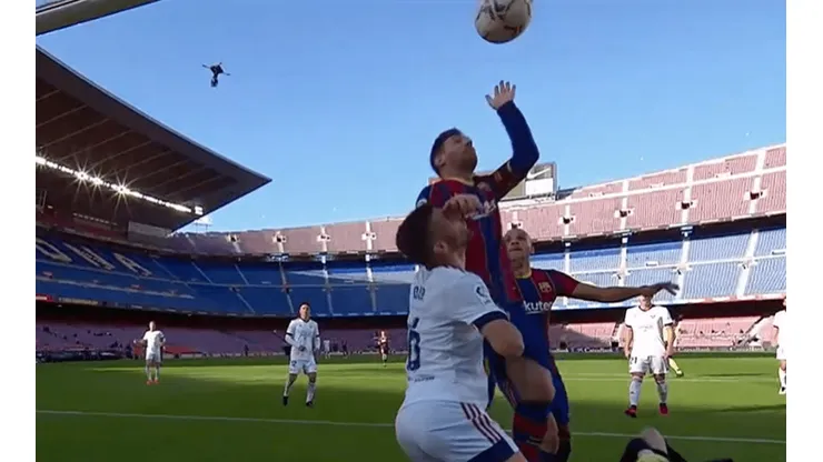 Messi casi emula La Mano de Dios en el Barcelona... otra vez.