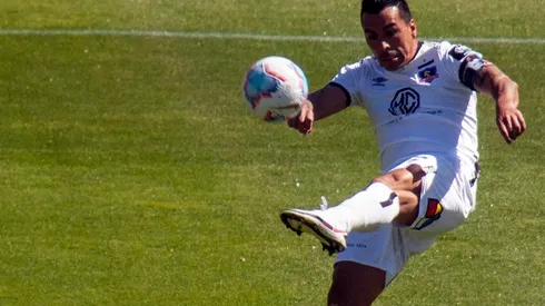 Esteban Paredes ha perdido el protagonismo que solía tener en el camarín de Colo Colo en el peor momento, durante la crisis alba