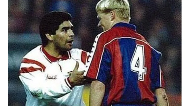 Ronald Koeman enfrentando a Diego Maradona