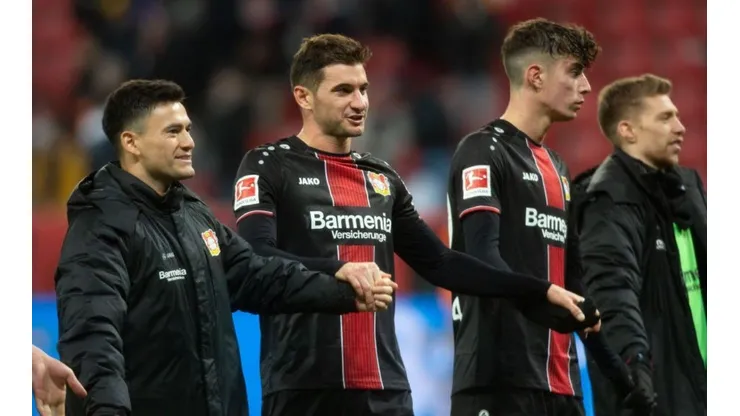 El Bayer de Aránguiz quier seguir en la cima de la Bundesliga, el volante aún no puede volver tras su lesión en el tendón de Aquiles