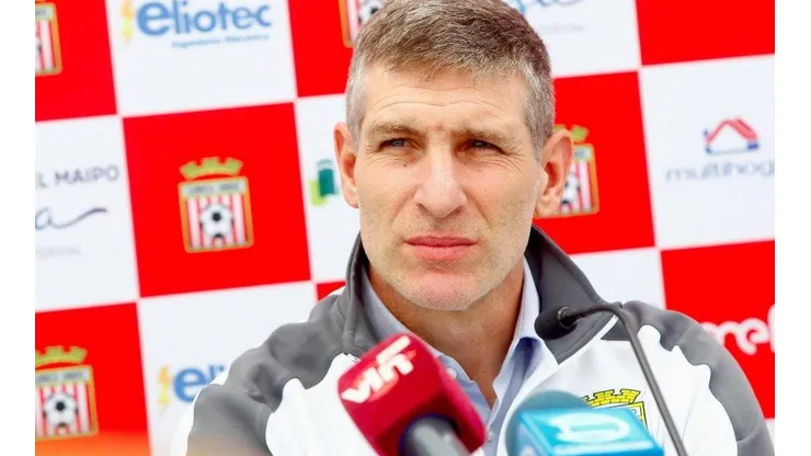 El nuevo DT de Curicó recordó con emoción a Maradona.
