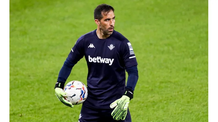 Claudio Bravo es la incógnita de Betis para recibir a Éibar este lunes por La Liga de España
